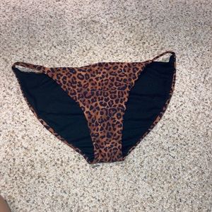 Small leopard print bathing suit bottom